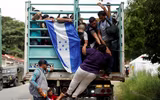 [ẢNH] Người di cư Honduras chạy trốn đói nghèo, ầm ầm đổ về biên giới Mỹ